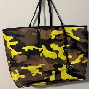 Michael Kors Jet Set Large Lemon Camo Tote